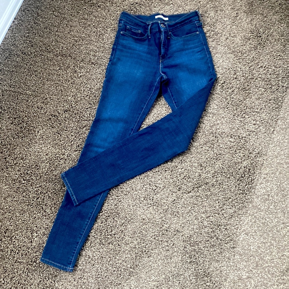 Levi’s 311 Shaping Skinny Jean